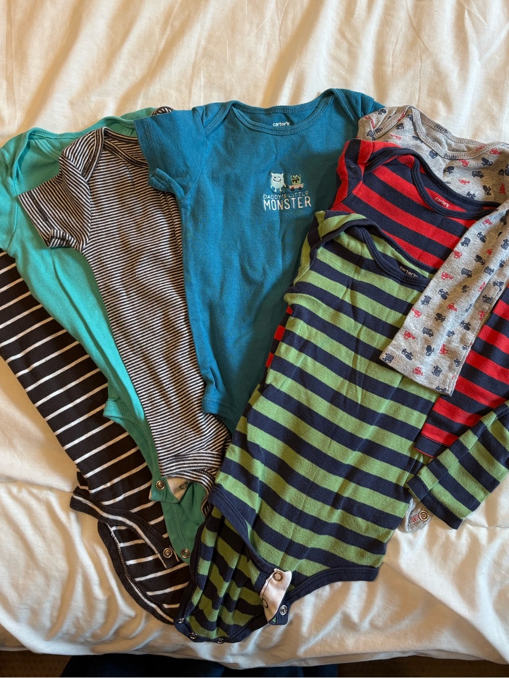 Set of 7 t-shirt 18M onesies from Carters